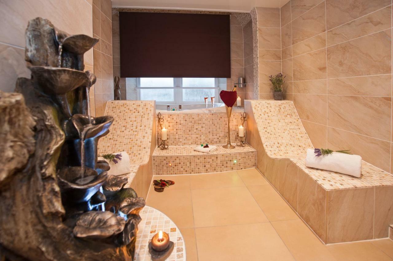 Windermere Boutique Hotel Spa Suites & Hot Tubs Bagian luar foto